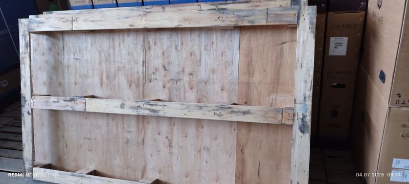 Срочно продам новые поддоны два размера Срочно продам новые поддоны два размера