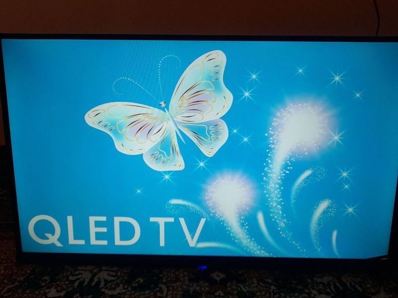 Samsung QLED 32 TV Samsung QLED 32 TV