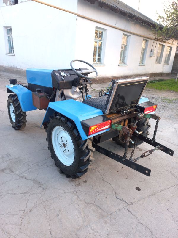 Mini traktor