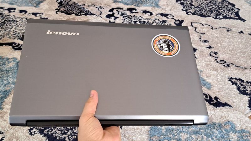 Lenovo V570 (Intel Core i3 2310M, 4 ГБ, 500 Гб HDD, GeForce® G