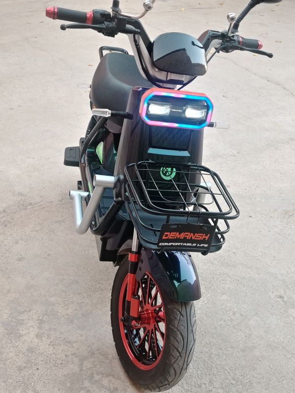Skuter sotiladi yangi 1oy boldi Skuter sotiladi yangi 1oy boldi
