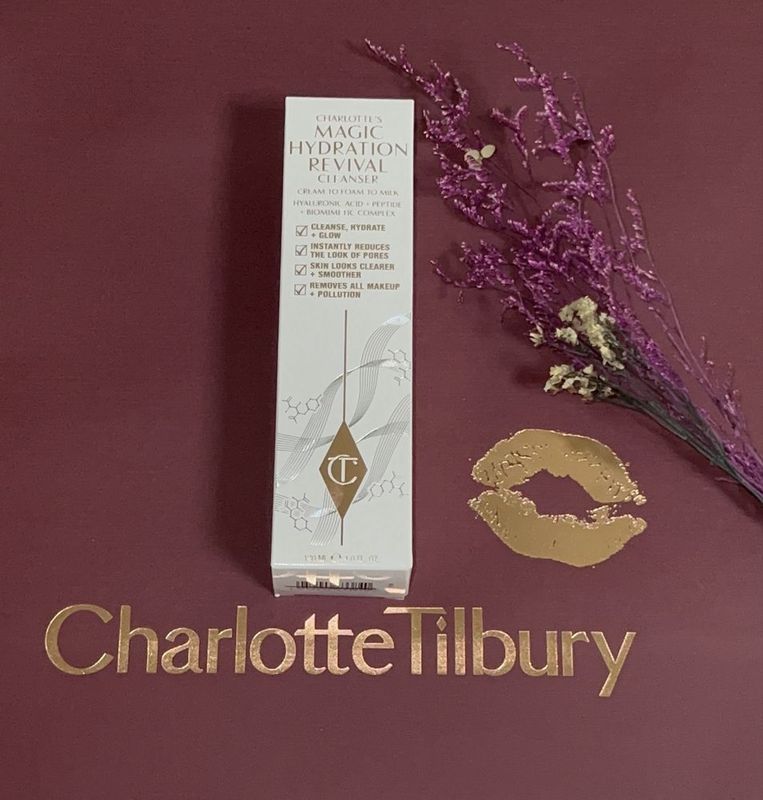 Charlotte Tilbury Magic Hydration Revival Cleaner