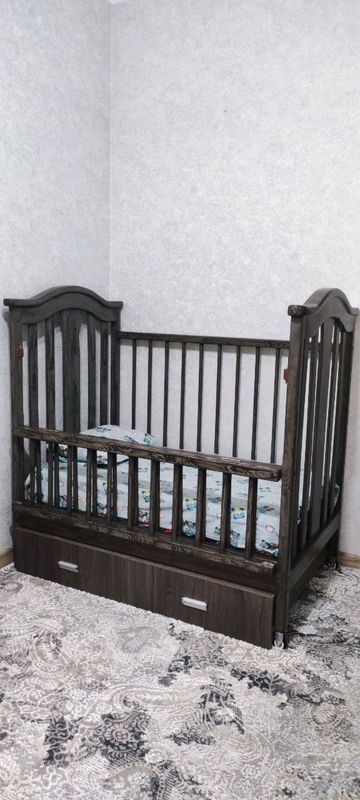 продам детскую кроватку в идеальном состоянии. продам детскую кроватку в идеальном состоянии.
