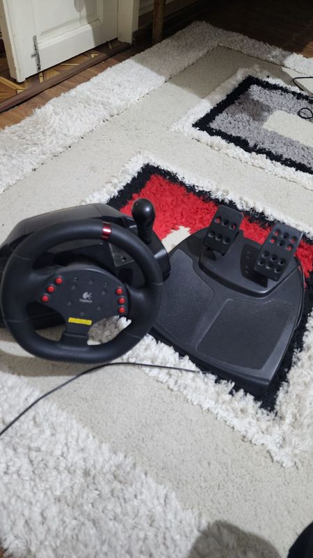 Logitech Momo Racing 360° Руль Logitech Momo Racing 360° Руль