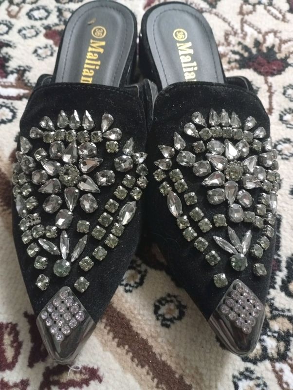 Ayollar oyoq kiyimi