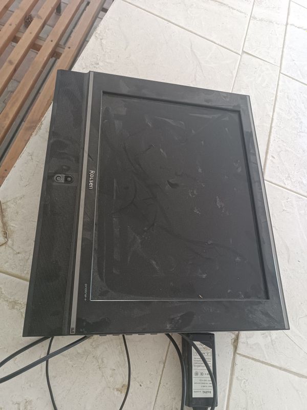 2 ta televizor sotiladi, ikkalasini 100 mingga bervoraman 2 ta televizor sotiladi, ikkalasini 100 mingga bervoraman