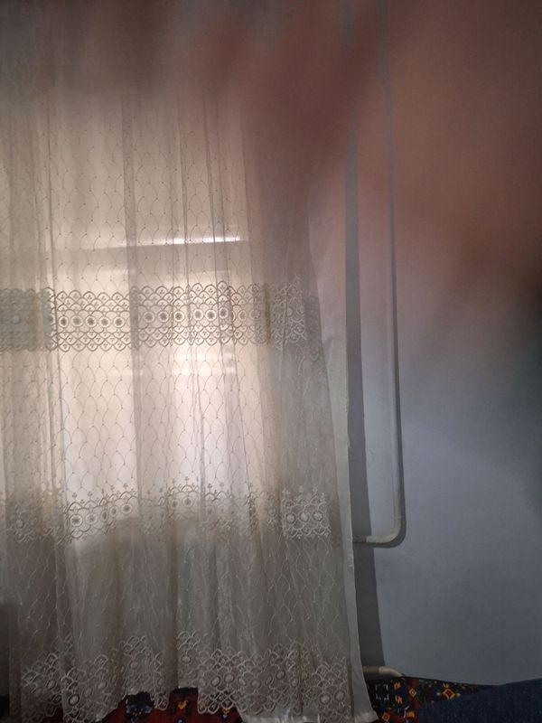 parda va sonsazashitnigi bilan toza ozoda tutilgan parda va sonsazashitnigi bilan toza ozoda tutilgan