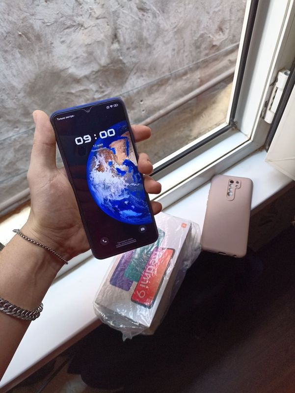 Xiaomi Redmi 9. Комплект. В отличном состояние. Xiaomi Redmi 9. Комплект. В отличном состояние.