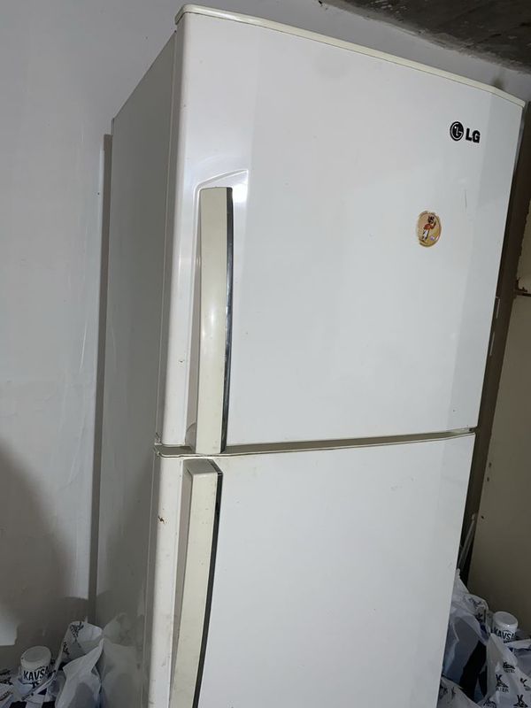 Продоётся холодильник LG