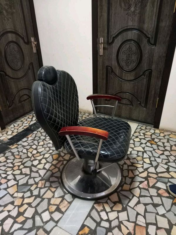 kreslo sotiladi holat zoʻr kam ishlatilgan aybi yo kreslo sotiladi holat zoʻr kam ishlatilgan aybi yo