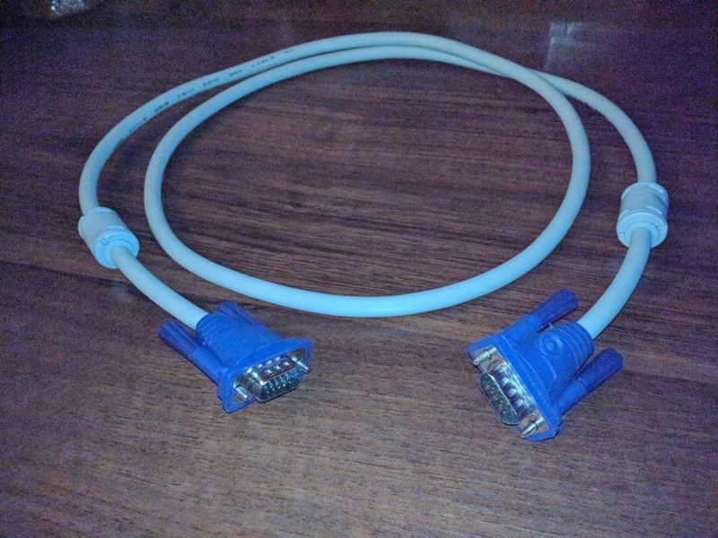 Новый белый VGA кабель 1,5 м Новый белый VGA кабель 1,5 м