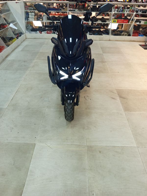 Skuter QIUMOTORS 150 CC SOTILADI srochniga