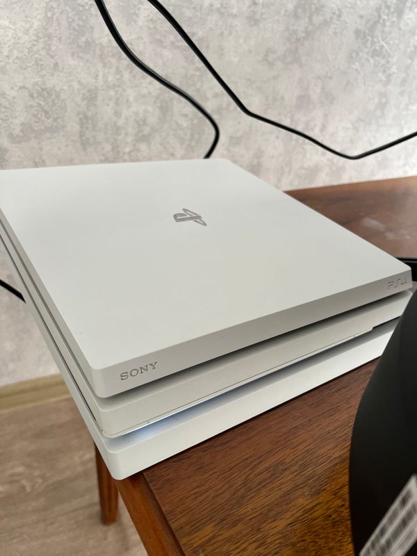 PS4 pro 1 trb PS4 pro 1 trb