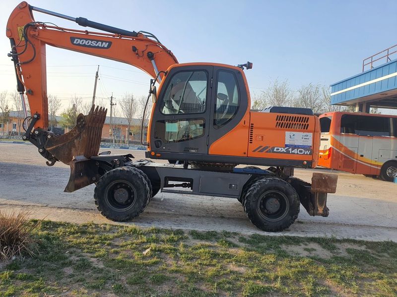 Doosan Ekskavator W140 Sotiladi Doosan Ekskavator W140 Sotiladi