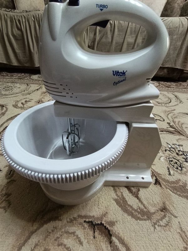 Миксер с чашей,фирмы ,,Vitek,, Миксер с чашей,фирмы ,,Vitek,,