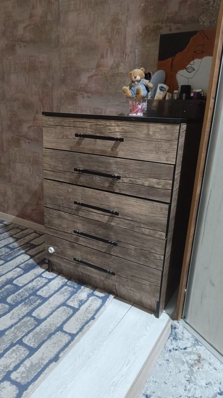 Срочно!!Кровать(без матраса) вместе с комодом.Не дорого. Срочно!!Кровать(без матраса) вместе с комодом.Не дорого.