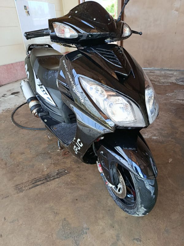 Skuter 150 kub sotiladi dakumentlari bor