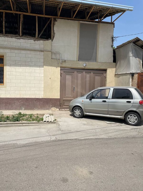 Kelesda shinamgina hovli sotiladi Kelesda shinamgina hovli sotiladi