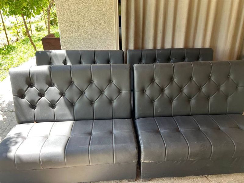 Mini divanlar sotiladi kafe va bar klub plastaysion
