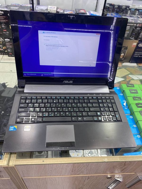 Notebook sotiladi Asus Core i3