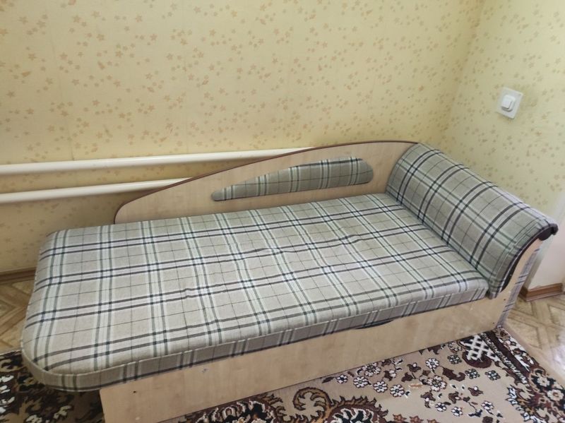 Диван односпалка с отсеком для хранения снизу Диван односпалка с отсеком для хранения снизу