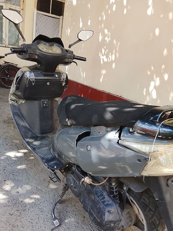 Skuter matori tez sotiladi oladigan odam tel qisin Skuter matori tez sotiladi oladigan odam tel qisin