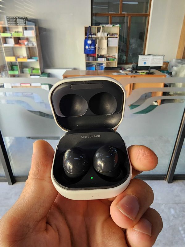 Earbuds galaxy buds Earbuds galaxy buds