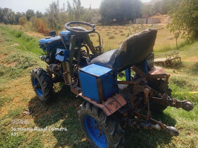 Mini Traktor sotiladi Mini Traktor sotiladi