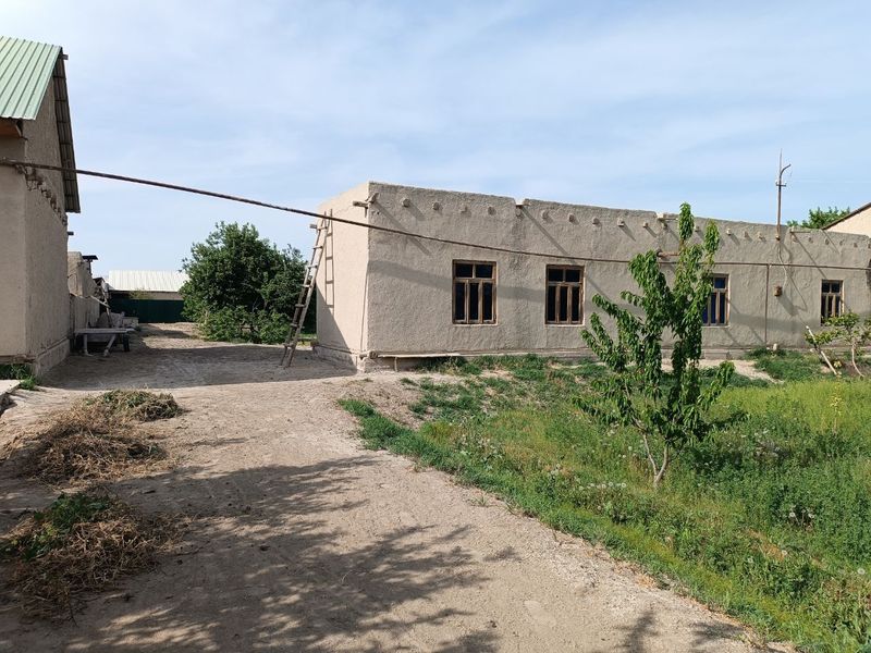 uchastka uy hovli