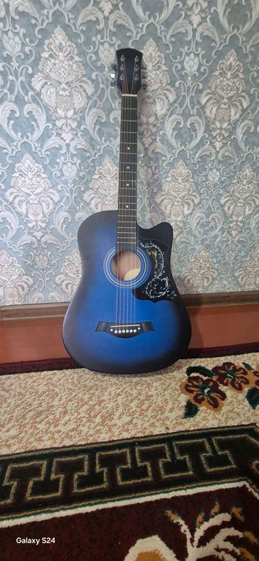 Gitara sotaman xolati yahshi jichcha oldi qirilgan Gitara sotaman xolati yahshi jichcha oldi qirilgan