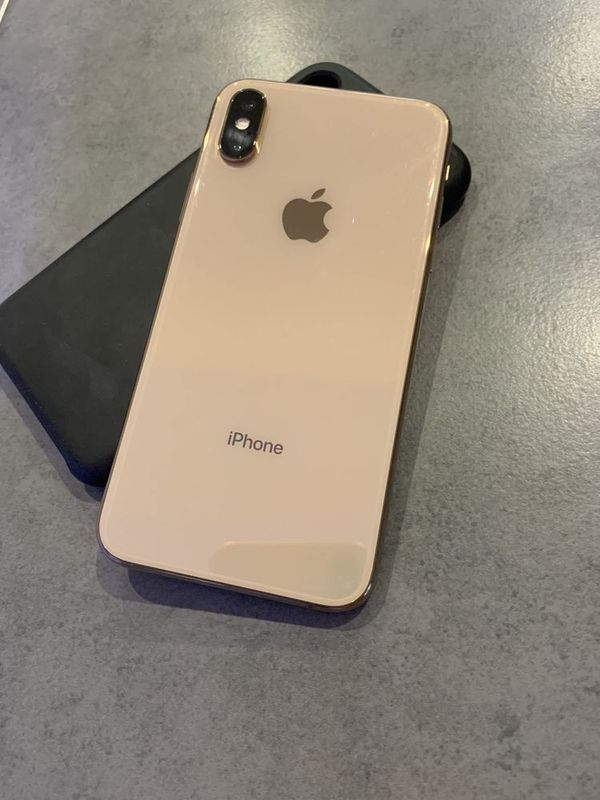 Iphone xs srocna Iphone xs srocna