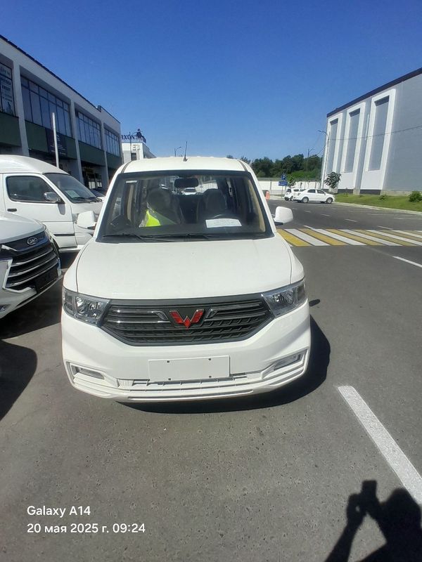 Wuling 1.5 miniven