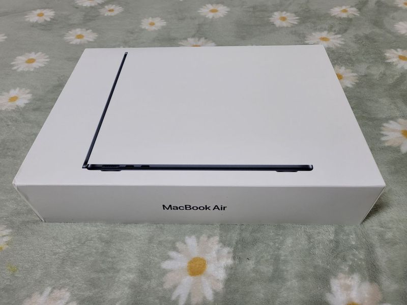 Macbook Air M2 midnight blue full box sotiladi