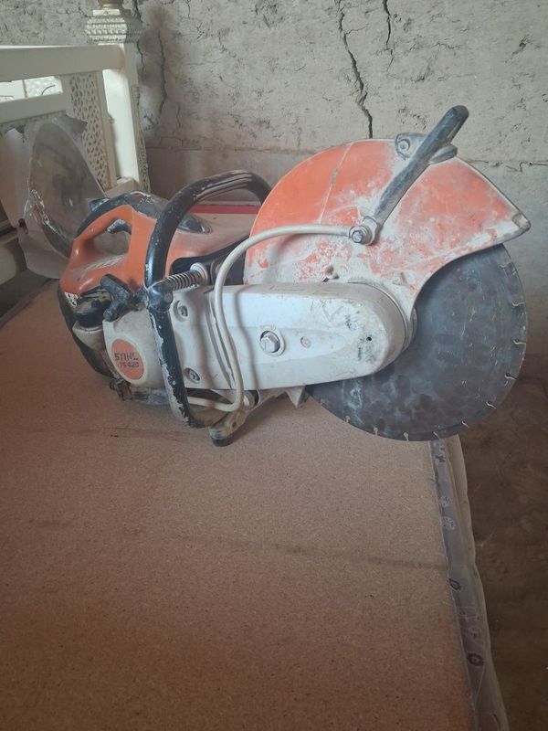 STIHL Binzaris beton pilitka asvatlarni kesadi STIHL Binzaris beton pilitka asvatlarni kesadi
