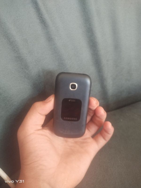 Samsung telefon sotiladi Samsung telefon sotiladi