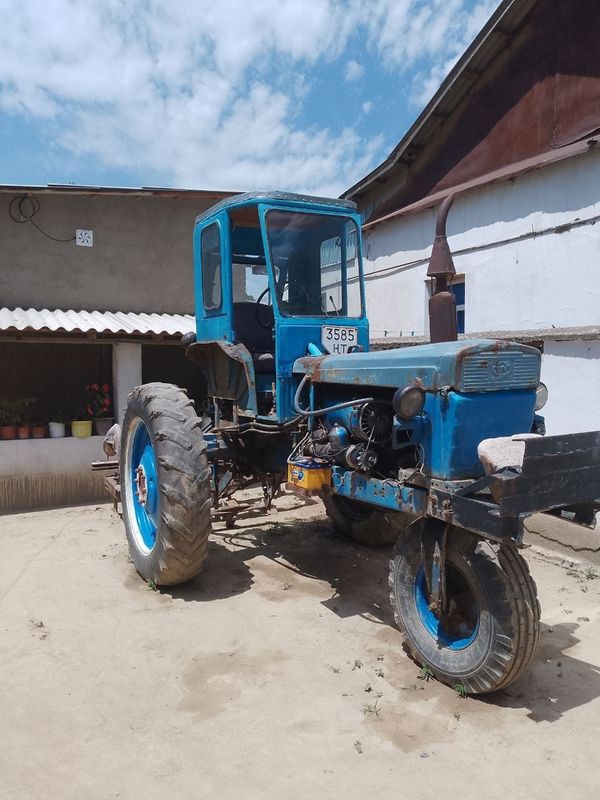 T 28 traktor x 4 T 28 traktor x 4
