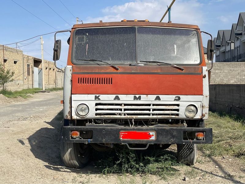 Kamaz 1990-yil pritsep bilan. Kamaz 1990-yil pritsep bilan.