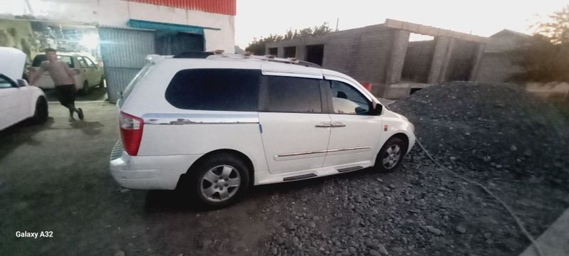 Kia Karnival ful 2010 yil