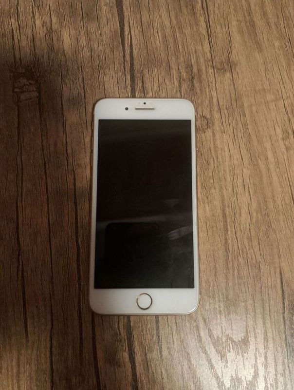 Iphone 8 plus sotiladi. Iphone 8 plus sotiladi.