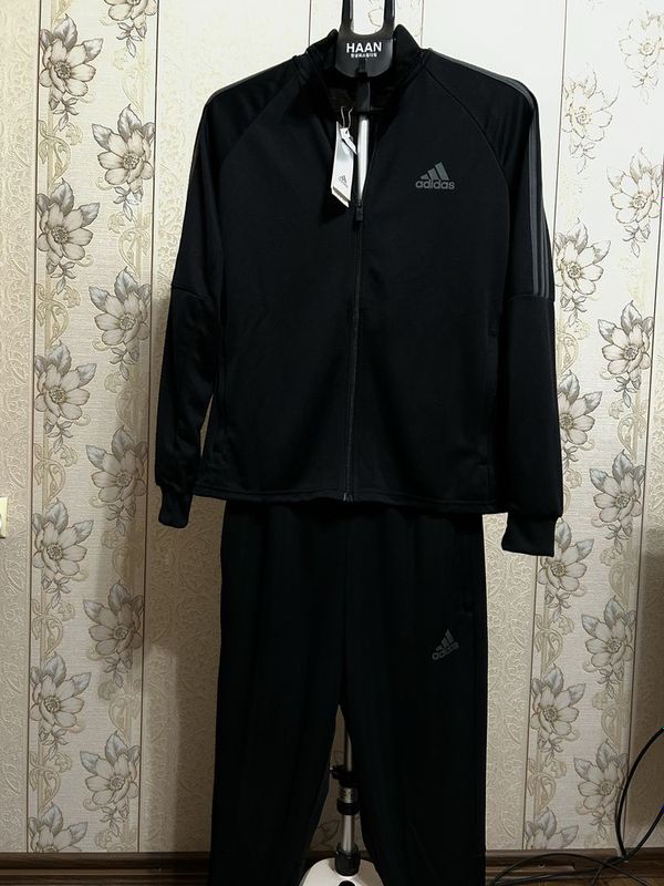 Фирменый спортивный костюм Adidas