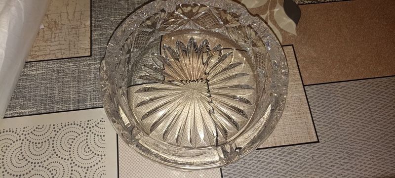 Продаю большую хрустальную пепельницу Продаю большую хрустальную пепельницу