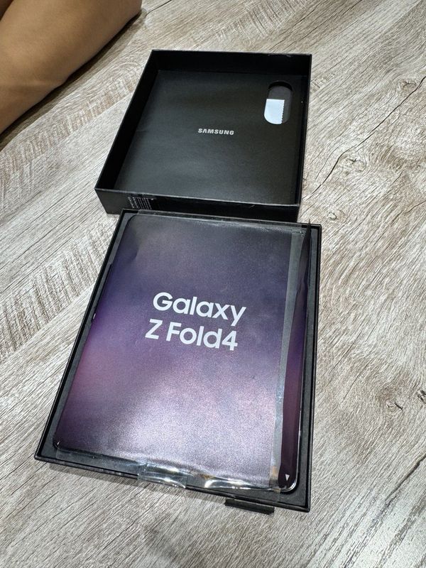 Yangi Samasung Fold 4 yangi karobka dakument sotiladi obmen bor Yangi Samasung Fold 4 yangi karobka dakument sotiladi obmen bor