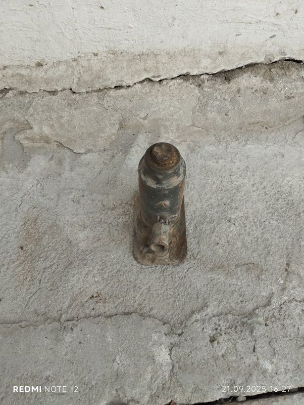 Домкрат для автомашины