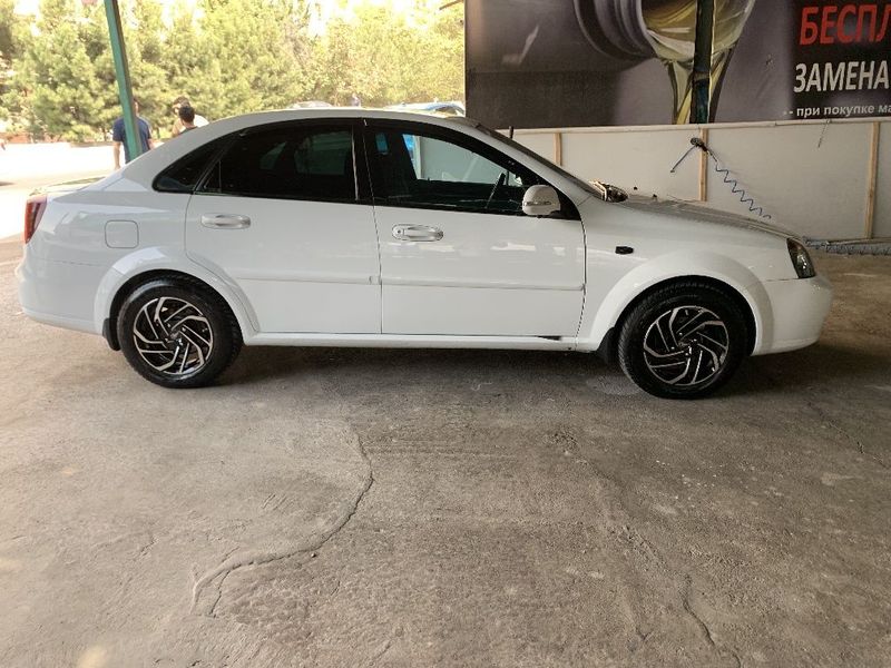 Фуловый автомобиль для любителей тюнинга Фуловый автомобиль для любителей тюнинга