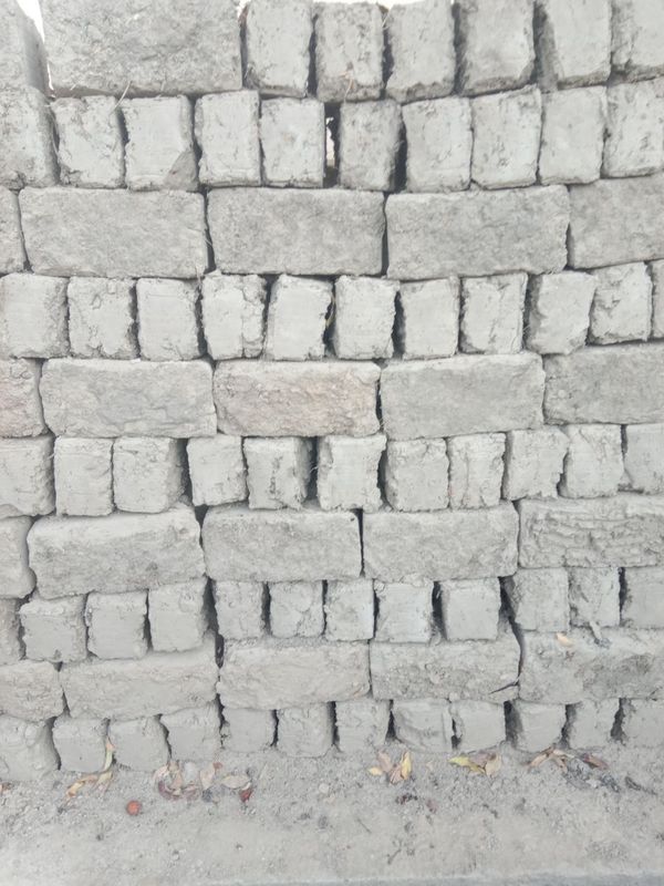 LOY BLOK sotiladi srochna
