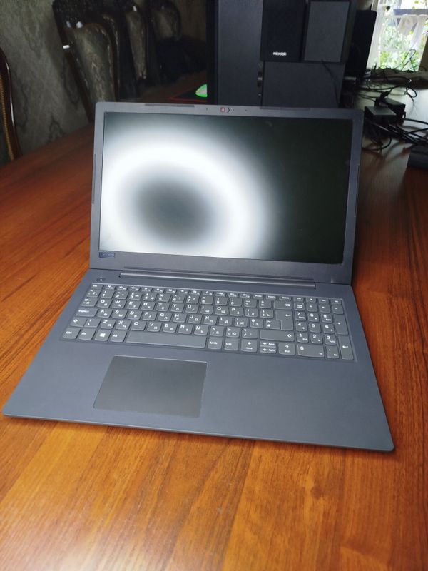 Ноутбук Lenovo V130, intel Core i3 8/256 SSD в идеальном состоянии