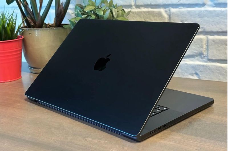 Macbook M3Pro 14inch 18/512 Macbook M3Pro 14inch 18/512