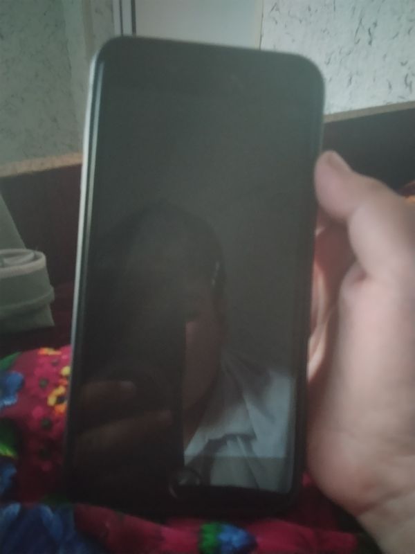 iphone 8+ sotiladi 64 gb imemka otgan