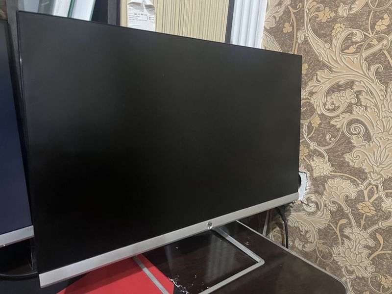 HP 27f 27-inch Display HP 27f 27-inch Display