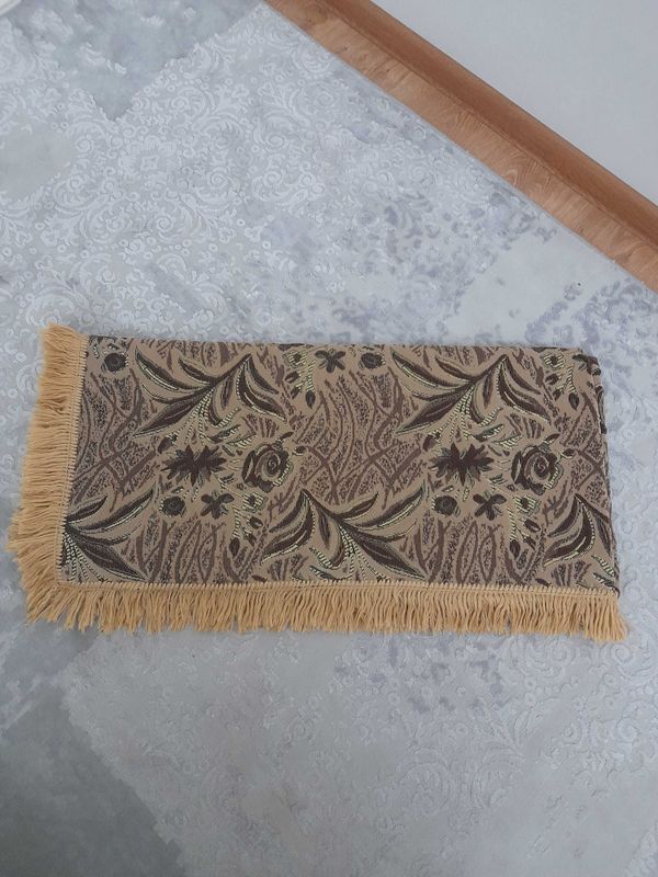 Турецкое ковровое покрывало на диван,новое.150×200,бахрома по 6 см. Турецкое ковровое покрывало на диван,новое.150×200,бахрома по 6 см.